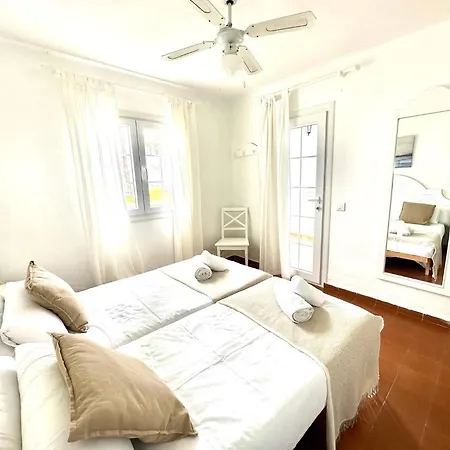 Ca Mestral Urbanizacion Tipica Menorquina.