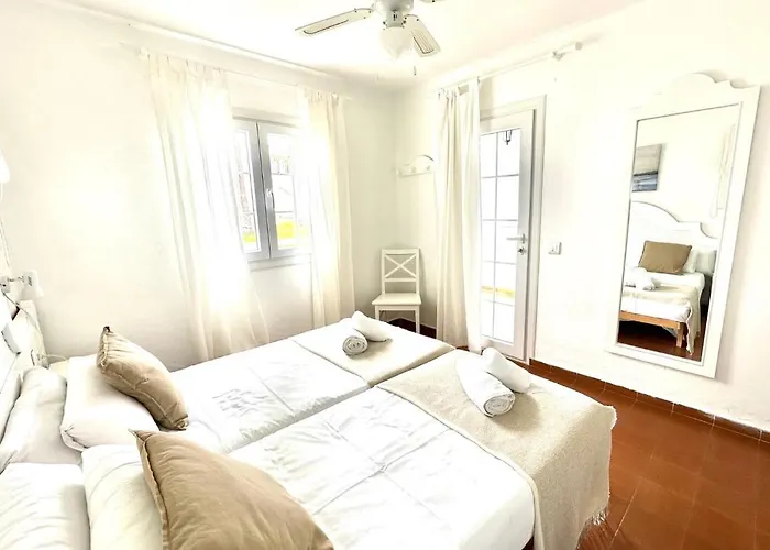 Ca Mestral Urbanización Típica Menorquina.