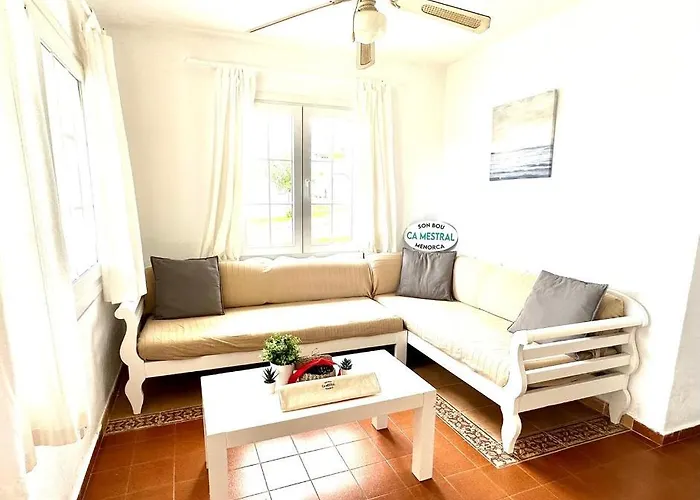 Ca Mestral Urbanización Típica Menorquina. Apartamento