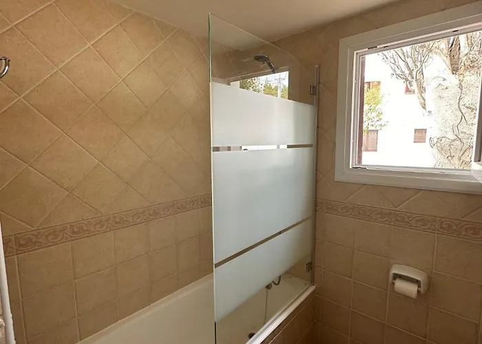 Ca Mestral Urbanización Típica Menorquina.